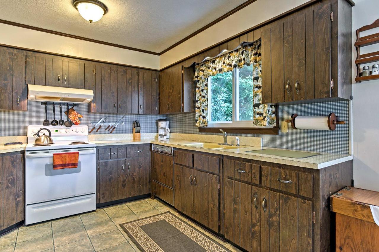 Secluded Mountain Home With Stunning Views And Deck! 布赖森城 外观 照片