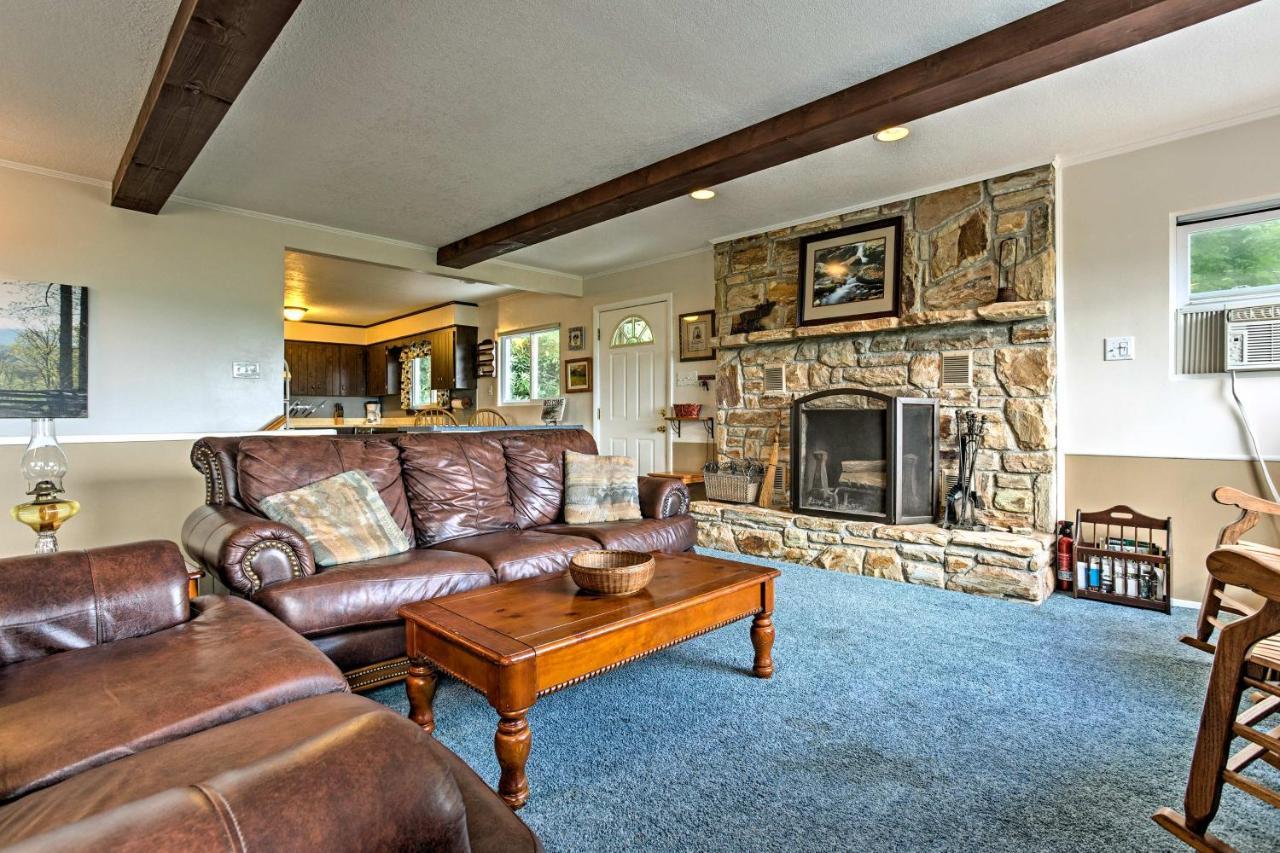 Secluded Mountain Home With Stunning Views And Deck! 布赖森城 外观 照片